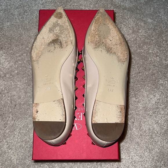 Valentino Garavani Rockstud NUDE Patent Leather Ballet Flats size 37 1/2 . - Picture 9 of 10